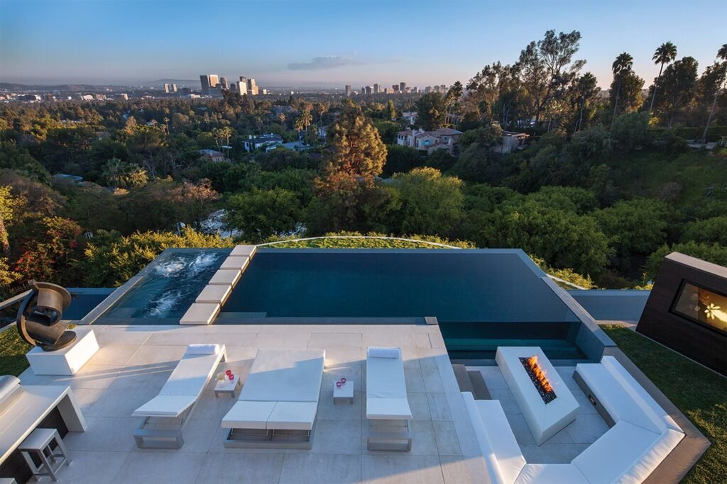 Poolside Paradise: Visionary Contractors at Work