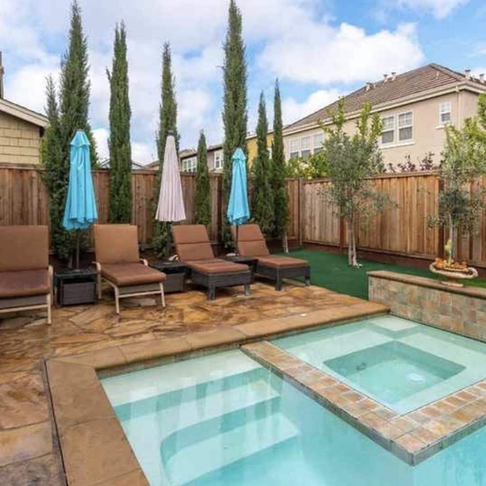 Pool Builders Contractors Near Me Oakland California