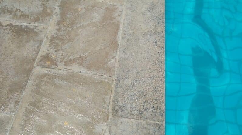 Photo "What Options Do Pool Builders Offer for Pool Finishes, Including Plaster, Tile, and Pebble Options?"