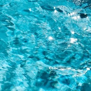 Photo "How Do Pool Builders Handle Issues Related to Pool Water Clarity and Transparency?"