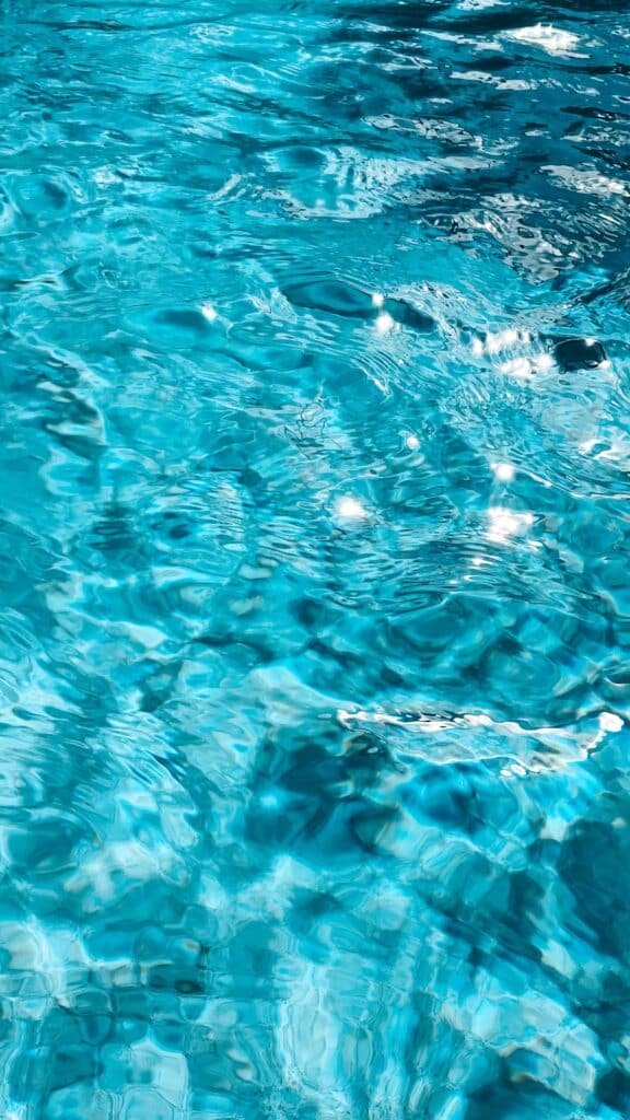 Photo "How Do Pool Builders Handle Issues Related to Pool Water Clarity and Transparency?"