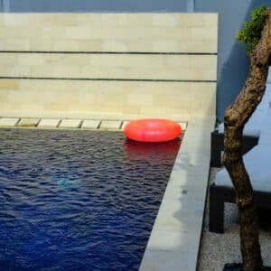 Photo "Dive into Luxury: Unveiling the Secrets of High-end Pool Construction"