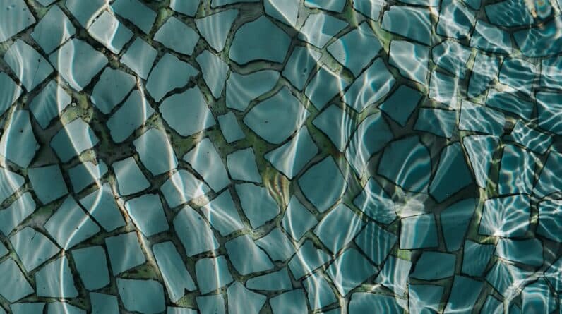 Photo "Breaking the Mold: Revolutionary Materials in Modern Pool Construction"