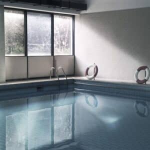 Photo "Bubbling Brilliance: Uncovering the Secrets of Spa-integrated Pools"