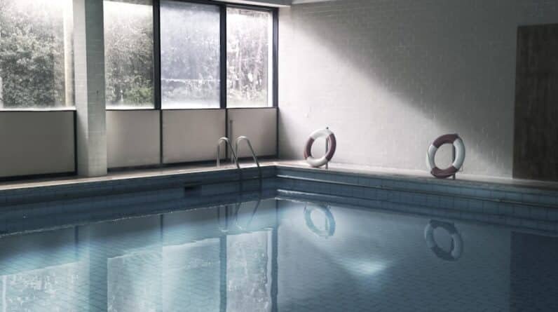 Photo "Bubbling Brilliance: Uncovering the Secrets of Spa-integrated Pools"