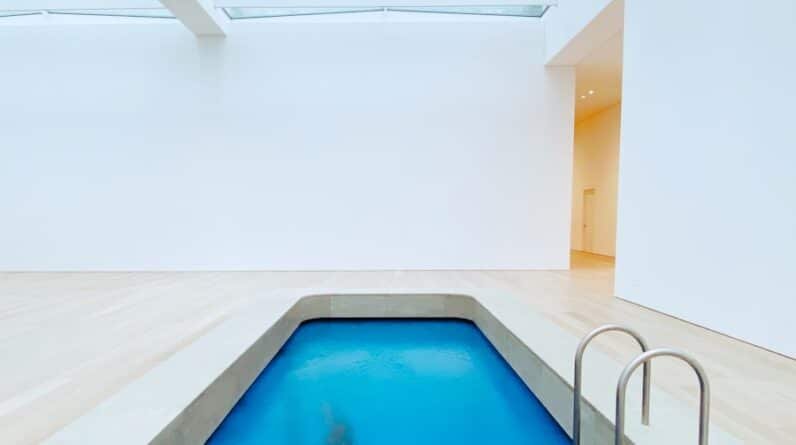 Photo "Sun-kissed Serenity: Maximizing Natural Light in Pool Construction"