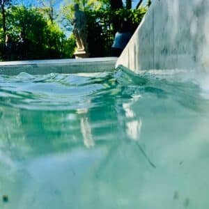 Photo "Beyond the Boundary: Expanding Your Living Space with Invisible Pools"