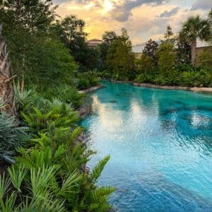 Photo Lagoon Luxe: Transforming Your Pool into a Tropical Oasis
