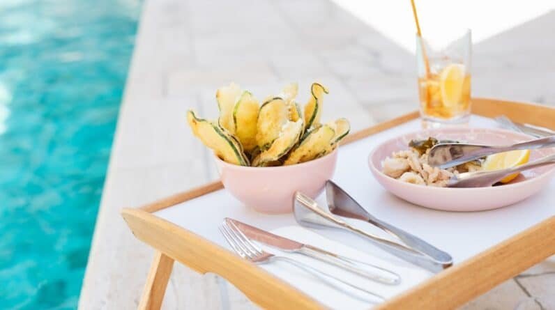 Photo Gastronomic Grottos: Indulgent Culinary Experiences by the Pool