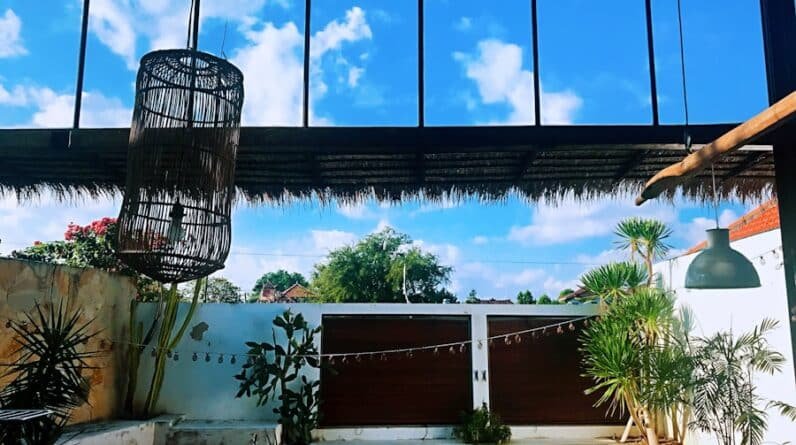 Photo "Can You Get a Tan Through a Lanai Screen?"