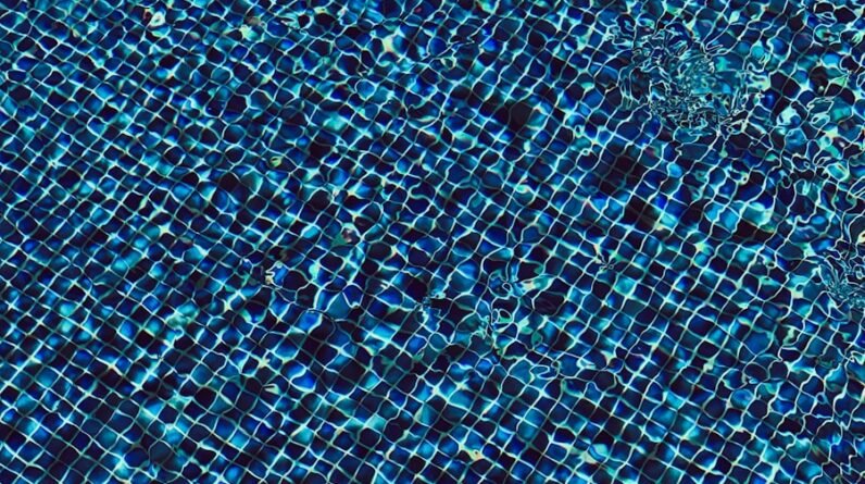 Photo "How Do I Clean My Pool Screen in Florida?"