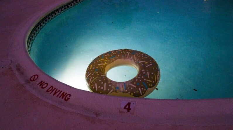 Photo "What Do You Put Before Swimming in a Pool?"