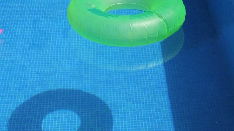 Photo "What is the Cheapest Way to Keep Your Pool Clean?"