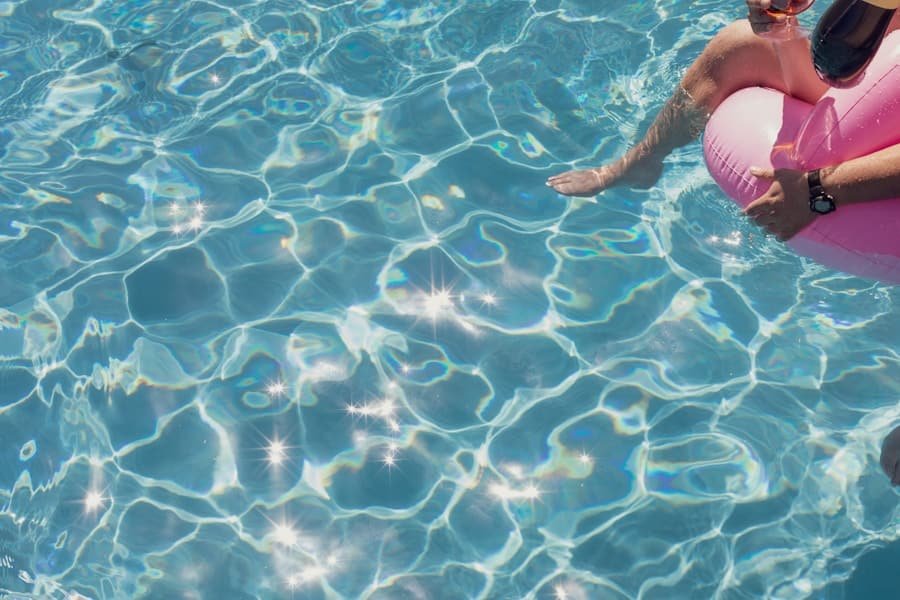 Photo "What Chemicals Should You Not Mix in a Pool?"