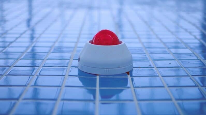 Photo "What Does Baking Soda Do for a Pool?"