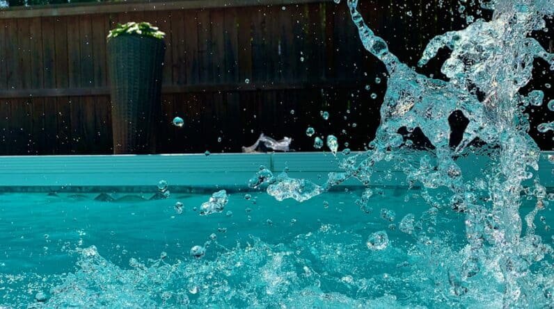 Photo "Should You Run Your Pool Pump All the Time?"