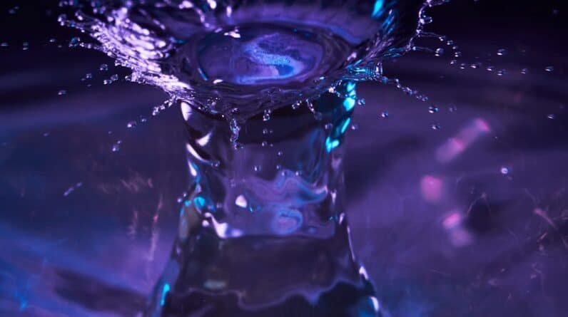 Photo The Alchemy of Aqua: Unveiling the Magic Behind Crystal-clear Waters