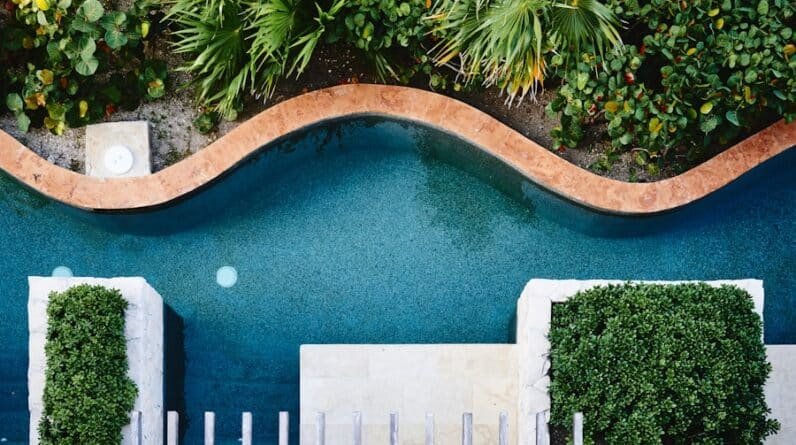 Photo "How Do Pool Builders Ensure That Pool Decks and Hardscaping Materials Are Suitable for the Local Climate and Weather Conditions?"