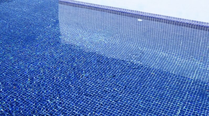 Photo "What Are the Options for Pool Builders to Incorporate Custom Tile and Mosaic Designs into the Pool?"