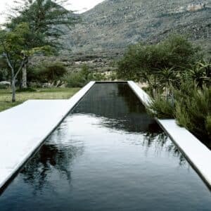 Photo "Elevated Edges: the Allure of Infinity Edges in Contemporary Pools"