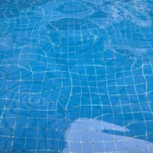 Photo "Can Pool Builders Create Designs That Incorporate Unique Pool Shapes or Irregular Dimensions?"