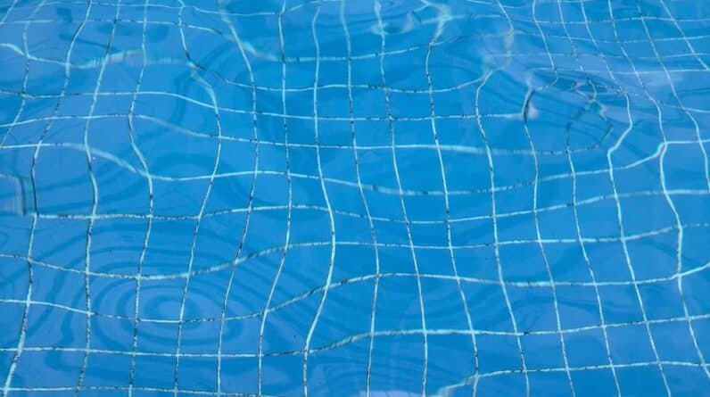 Photo "Can Pool Builders Create Designs That Incorporate Unique Pool Shapes or Irregular Dimensions?"