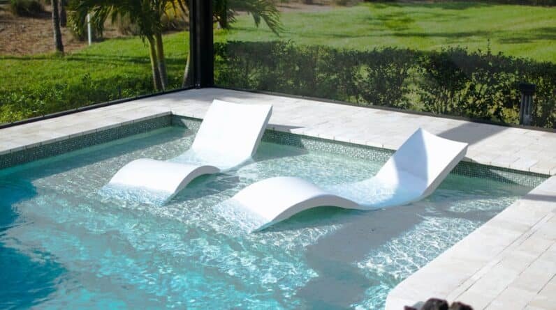 Photo "Pools with a View: Incorporating Scenic Vistas into Your Design"