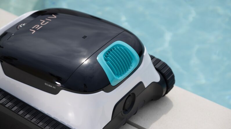 Photo Robotic Pool Cleaner