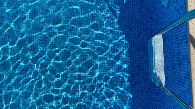 Photo Pool Cleaning