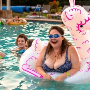 Photo Poolside Entertaining