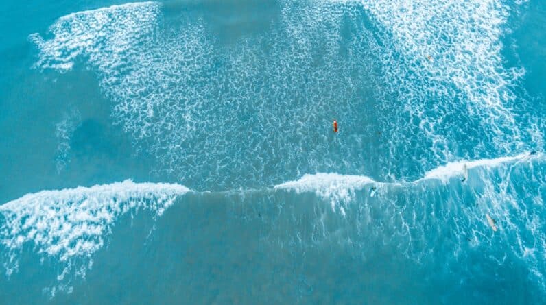Photo Pool Cleaning Techniques