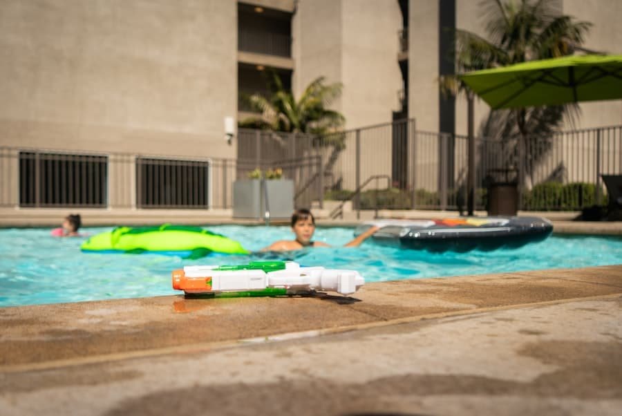 Swim-up Bar Pool Builder