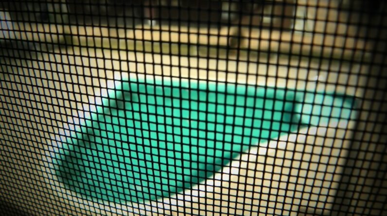Photo Swim-up Bar Pool Builder