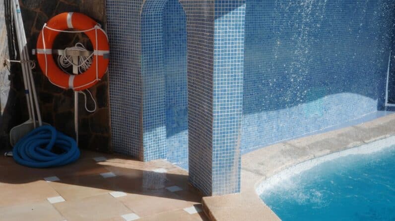Photo Pool Builder Contractor